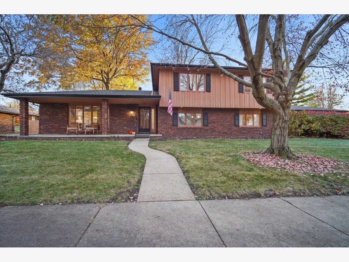  For Sale Bloomington Illinois, 2603 Wellington Way