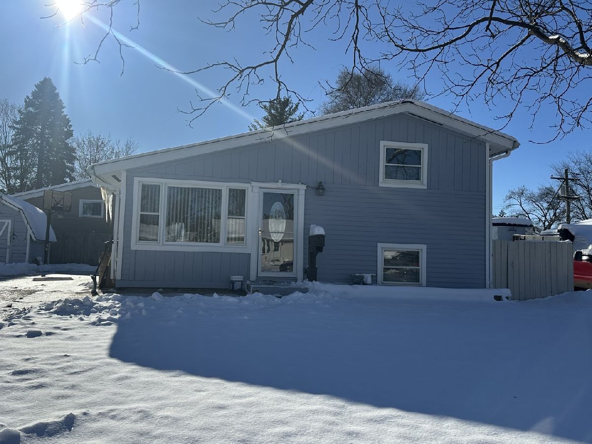  For Sale Carpentersville Illinois, 501 Apache Avenue