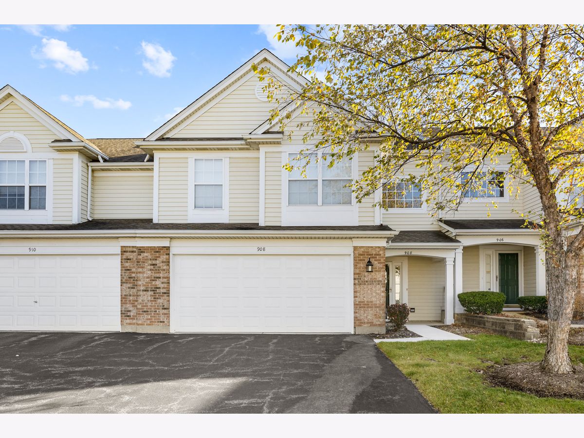 Townhomes & Condos For Sale Huntington Chase Elk Grove Village Illinois