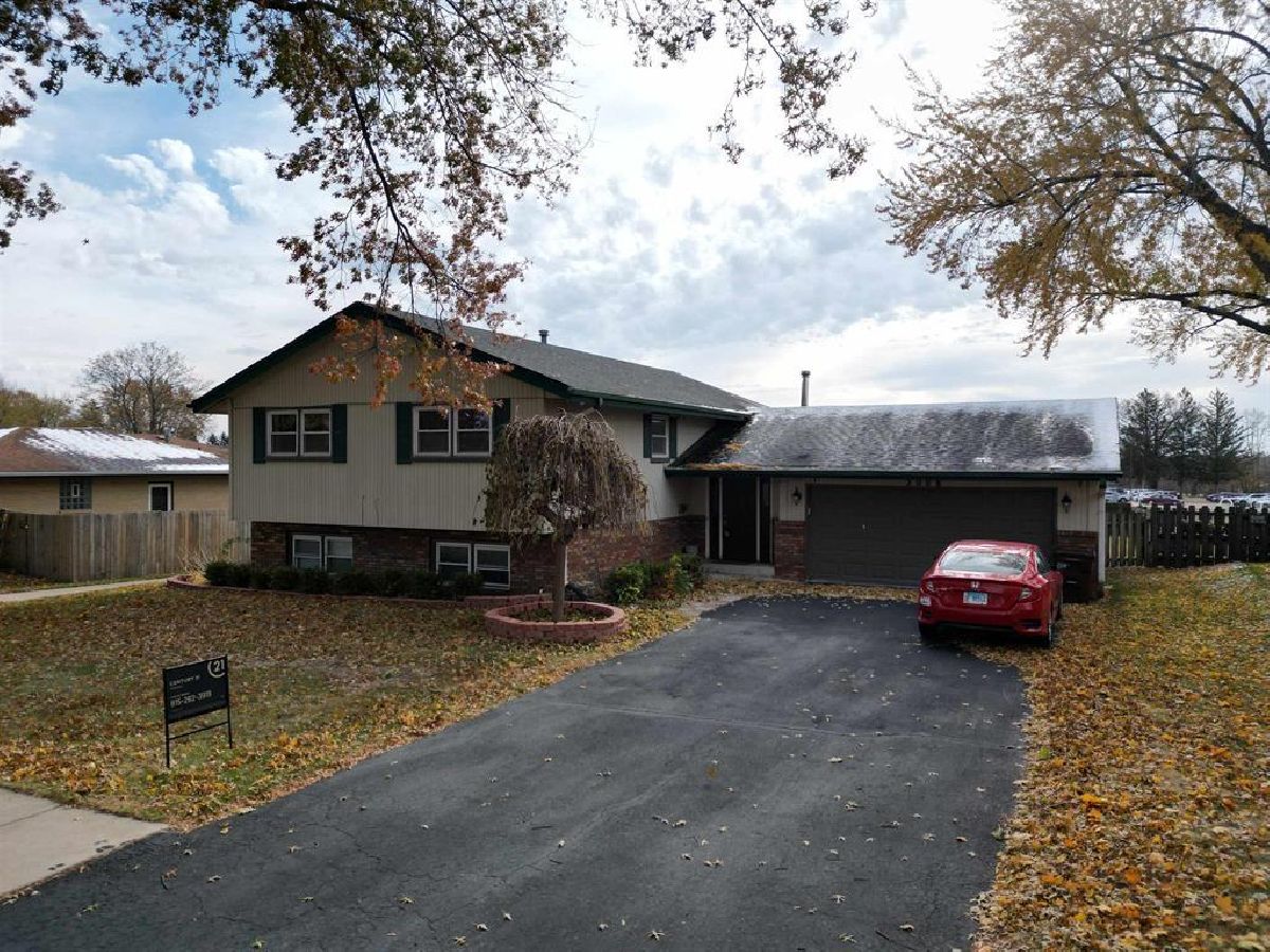  For Sale Rockford Illinois, 3008 Carriage Lane