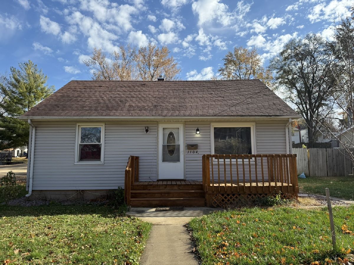  For Sale Dixon Illinois, 1104 Hemlock Avenue