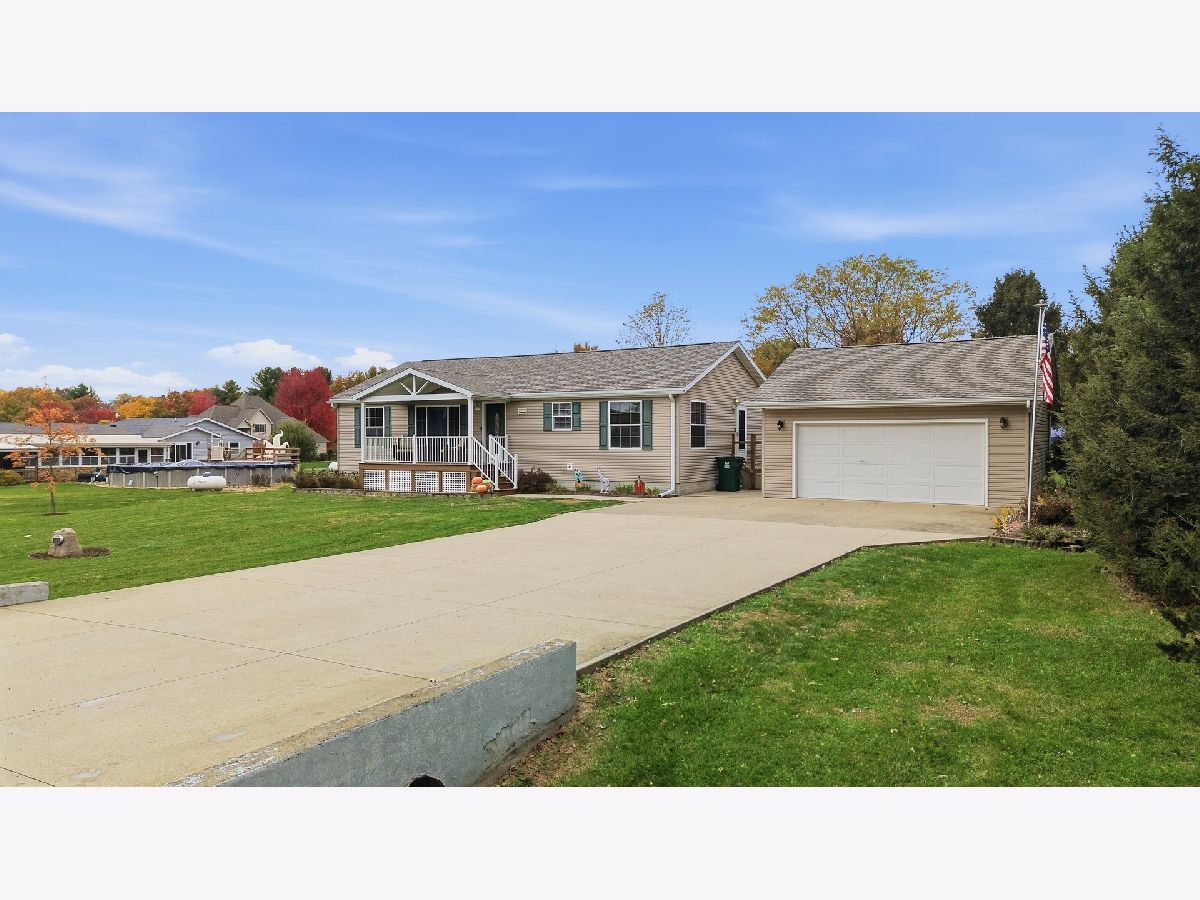  For Sale Sterling Illinois, 28902 Carriage Drive