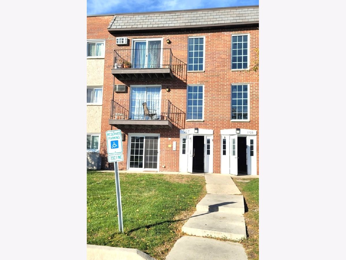  For Sale Carol Stream Illinois, 107 Elk Trail