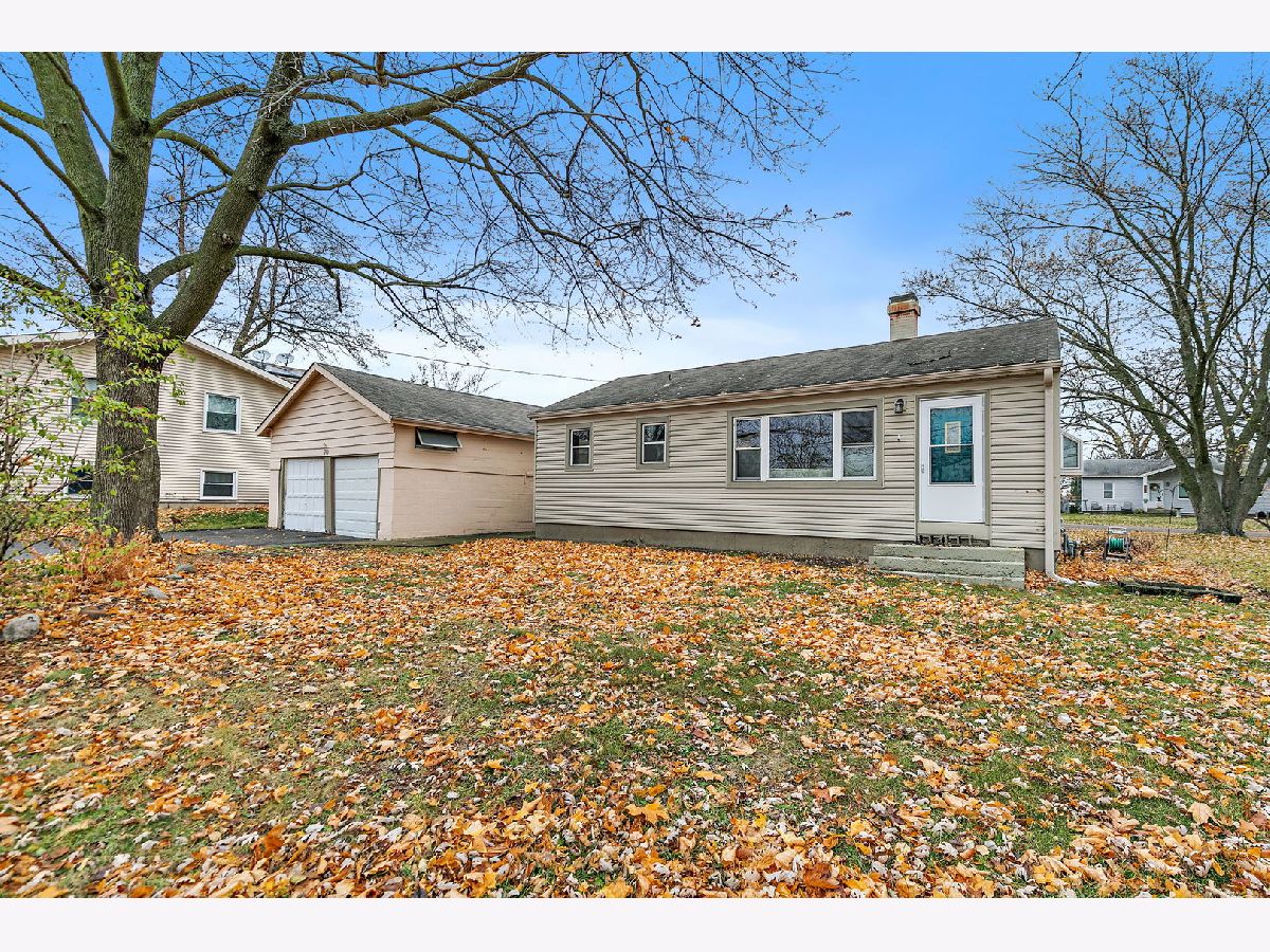  For Sale Lake In The Hills Illinois, 70 Hilltop Drive