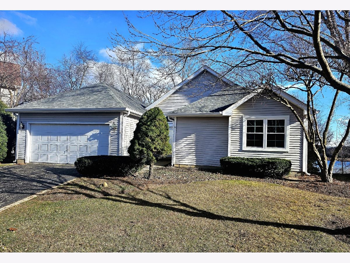 Homes For Sale Sedgewood Cove Lindenhurst Illinois, 186 Crooked Lake Lane