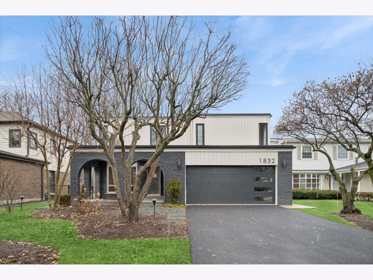  For Sale Highland Park Illinois, 1832 Eastwood Avenue