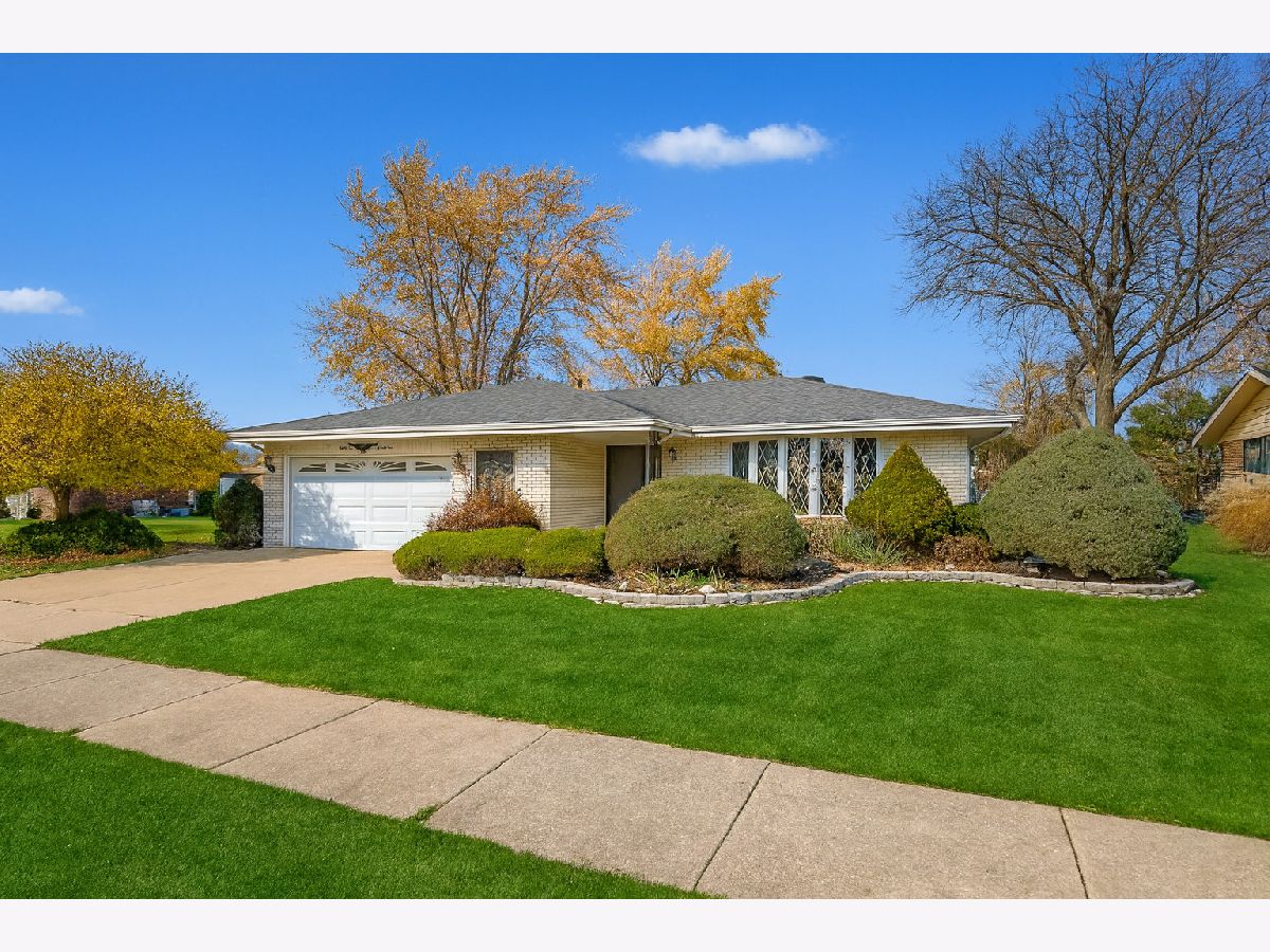 Condos & Townhomes & Homes For Sale Golfview Orland Park Illinois, 8226 Bob O Link Road