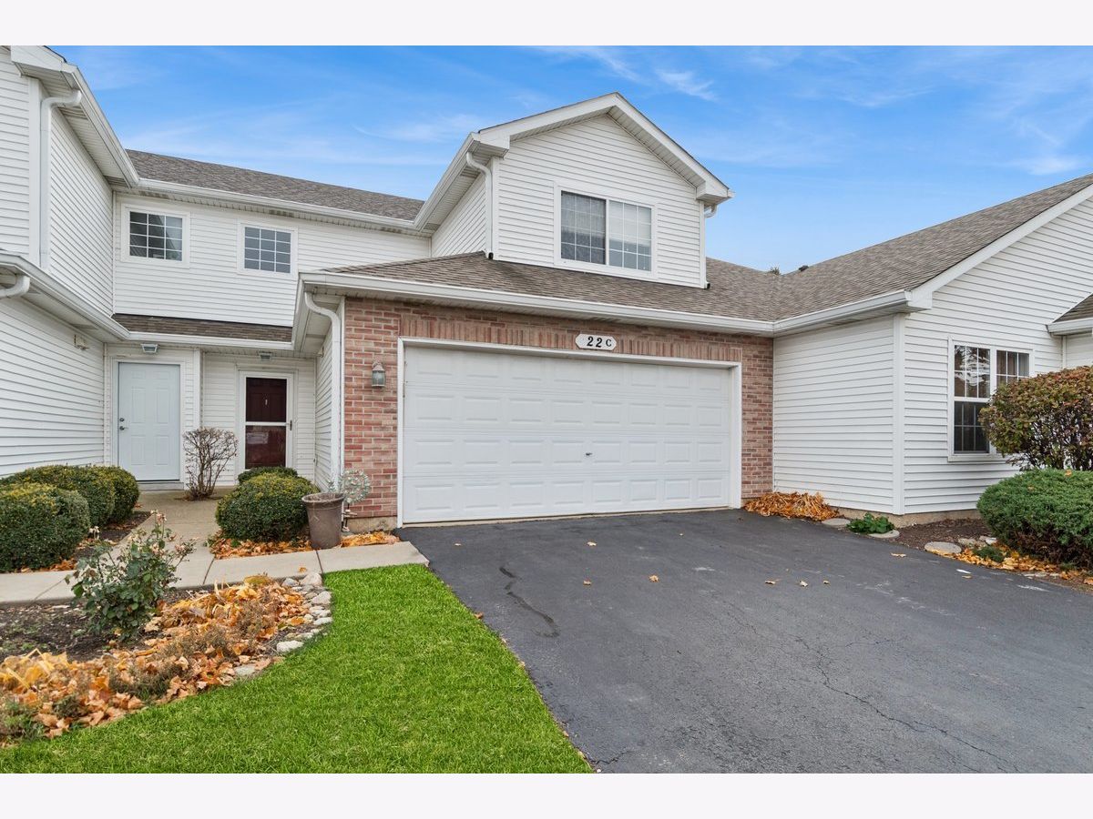  For Sale Sugar Grove Illinois, 22 Rolling Oaks Road