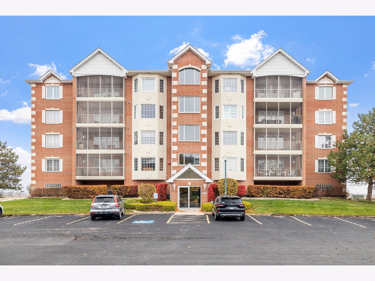 Condominiums For Sale Brookside Place Tinley Park Illinois, 7912 Trinity Circle