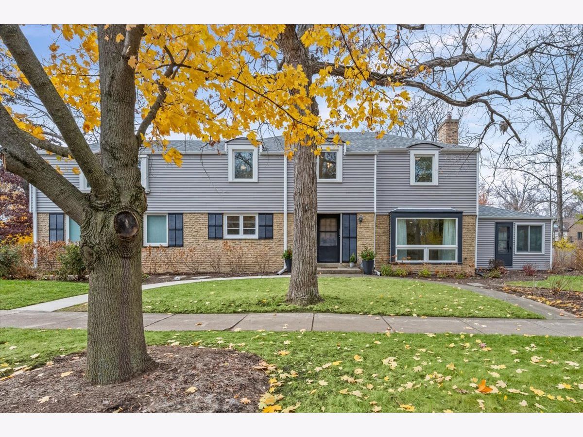  For Sale Highland Park Illinois, 300 Lincolnwood Road