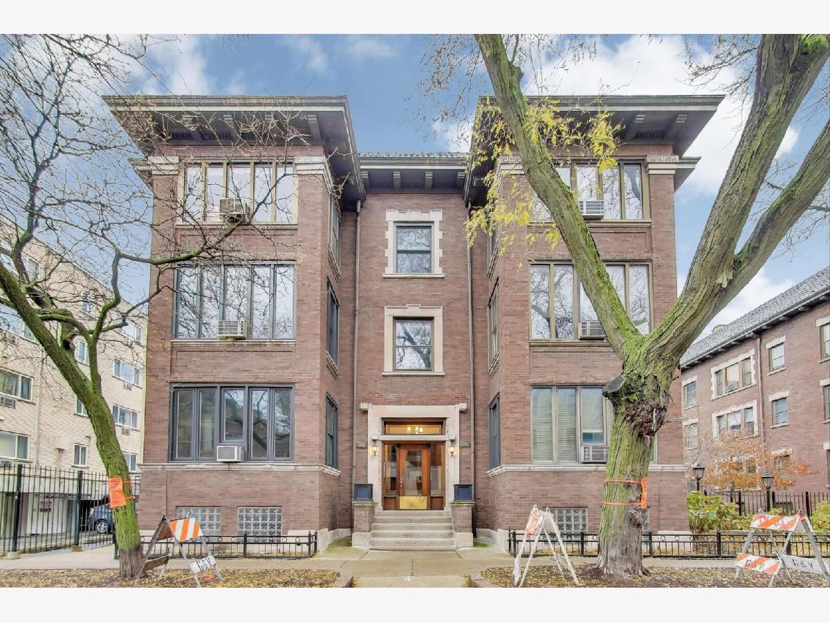  Rented Chicago Illinois, 3755 Pine Grove