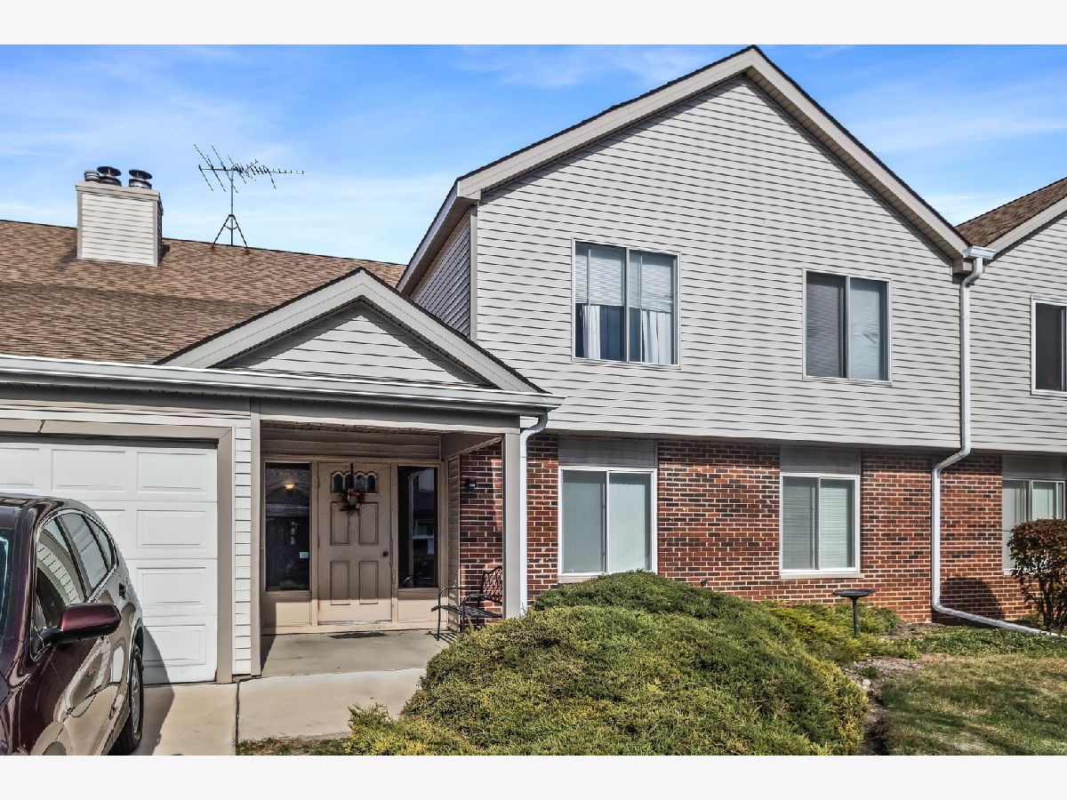  Rented Woodridge Illinois, 7020 Andover