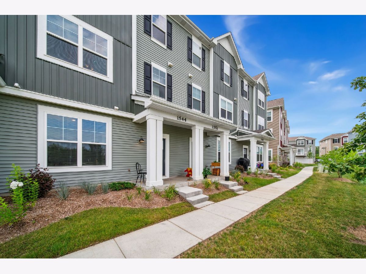  For Sale Grayslake Illinois, 1544 Syracuse Drive