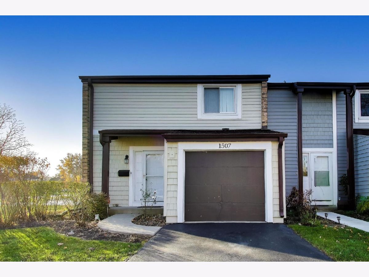 Townhomes For Sale Lakeside Villas Wheeling Illinois, 1507 Clearwater Lane