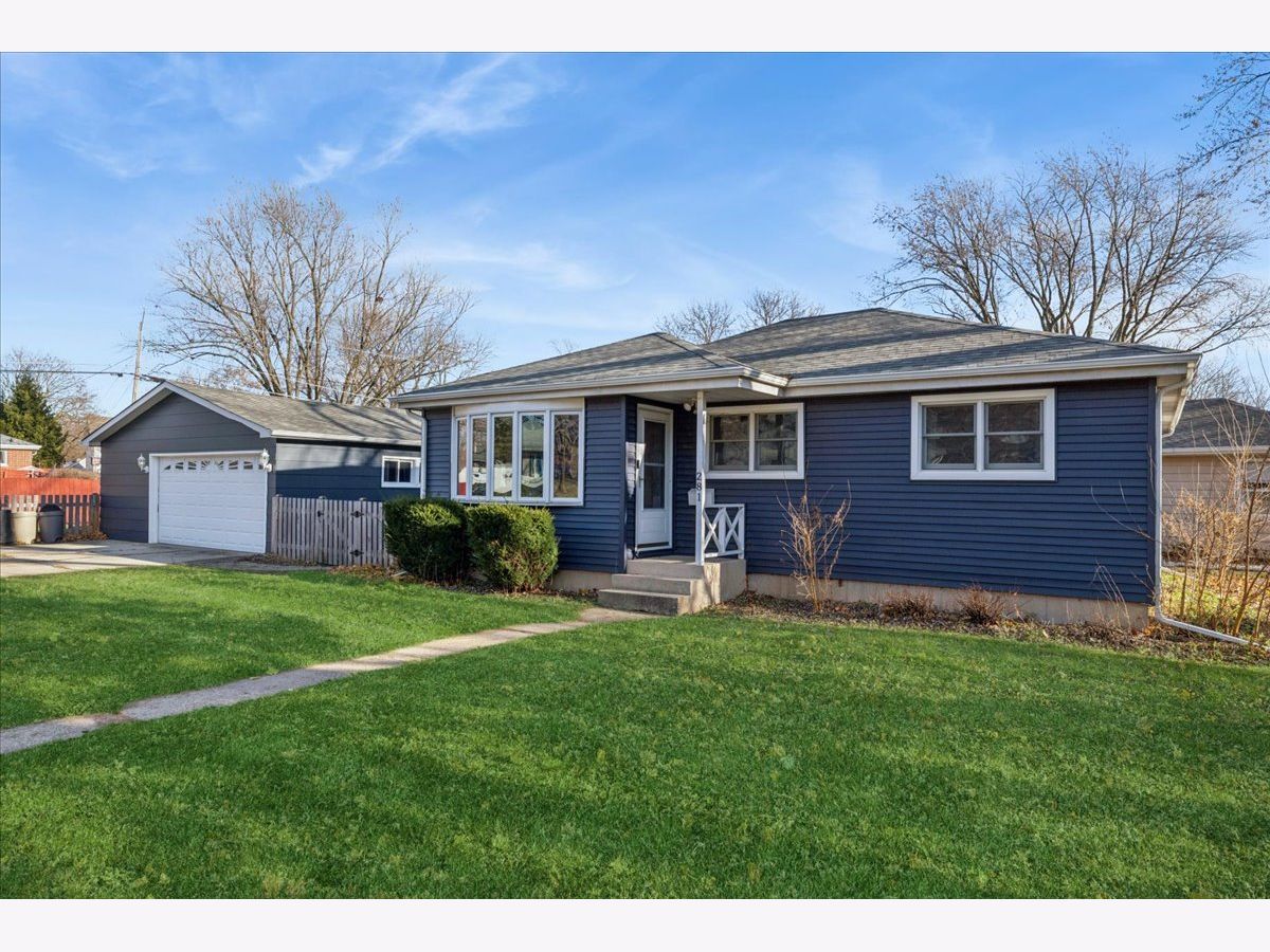  For Sale Mundelein Illinois, 281 Shaddle Avenue