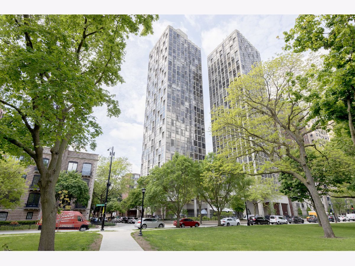  For Sale Chicago Illinois, 345 Fullerton Parkway