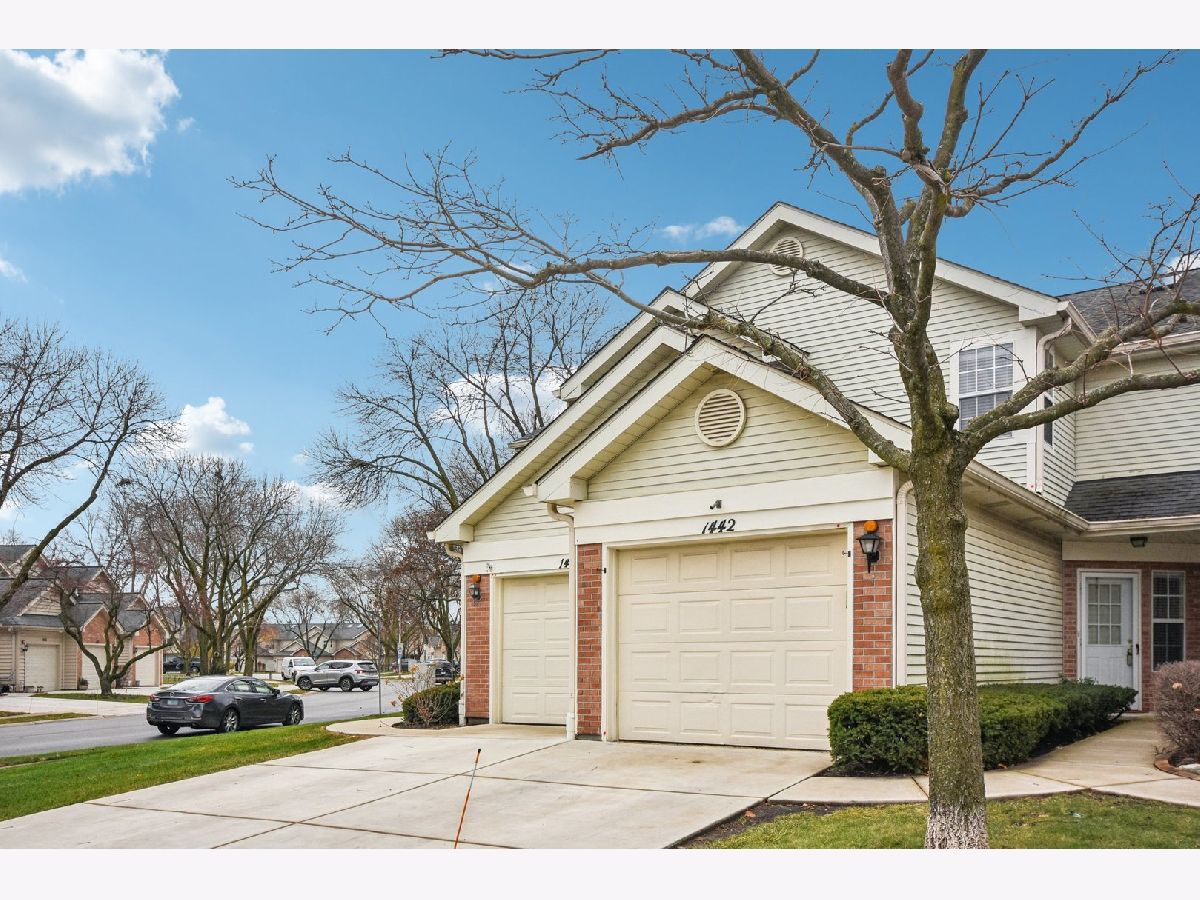 Townhomes & Condos & Homes For Sale Glendale Lakes Glendale Heights Illinois