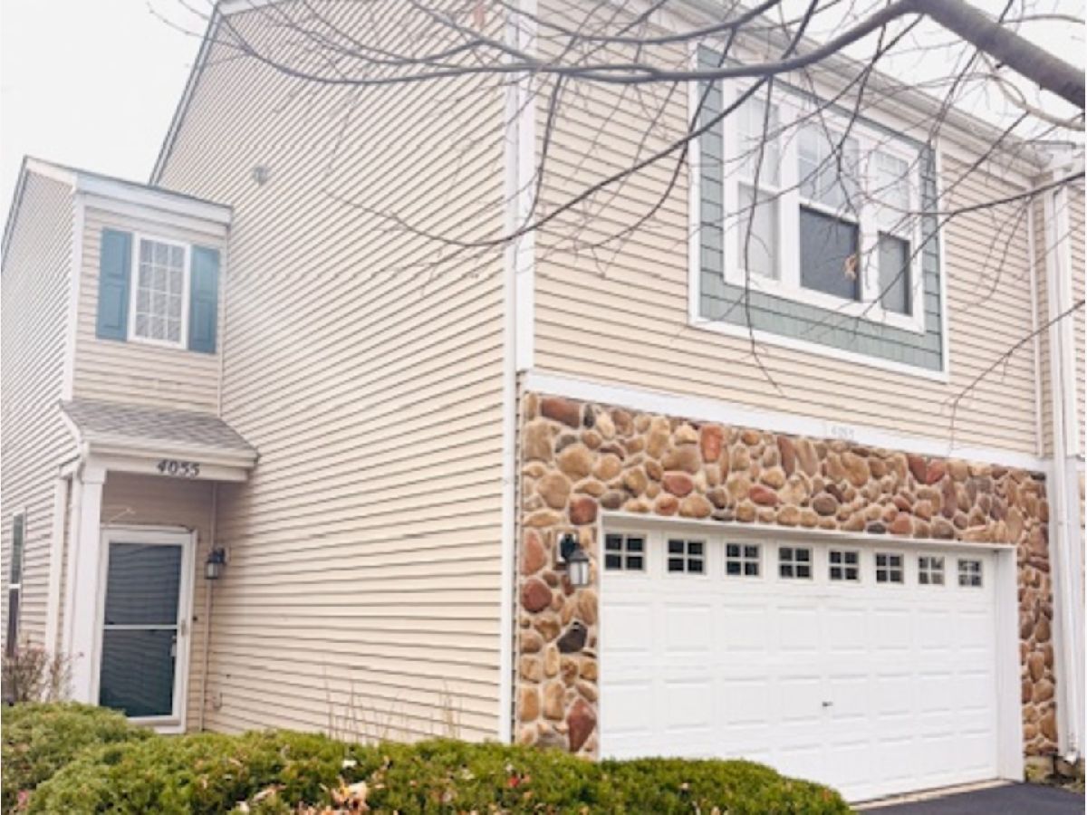  For Rent Aurora Illinois, 4055 Blackstone