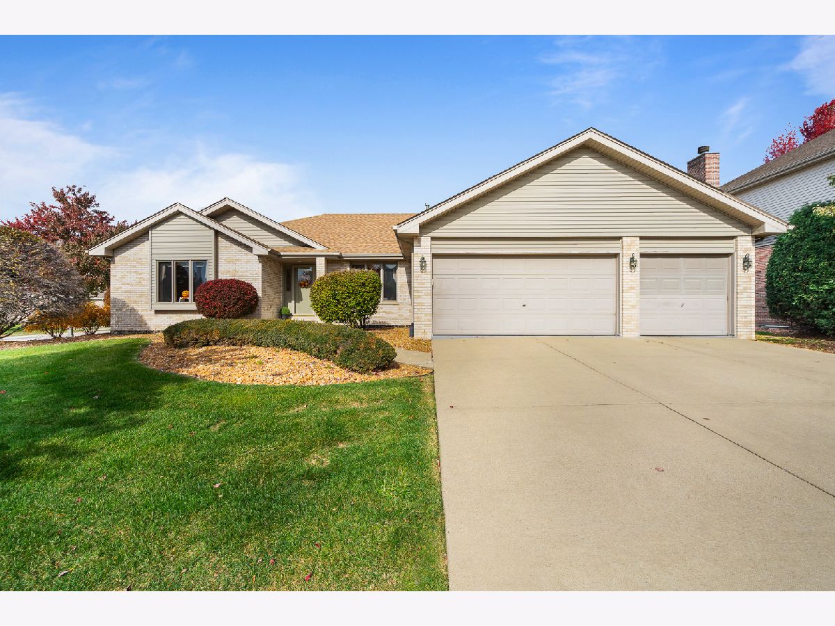 Townhomes & Condos & Homes For Sale Preserves Of Marley Creek Orland Park Illinois, 11628 Hidden Valley