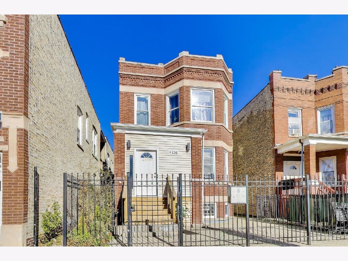  For Sale Chicago Illinois, 4256 Kamerling Avenue