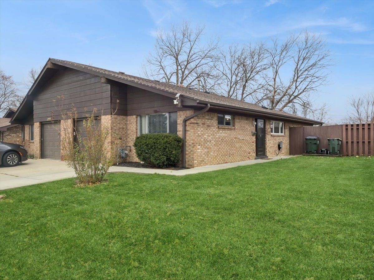  For Sale Streamwood Illinois, 1220 Fulton Drive