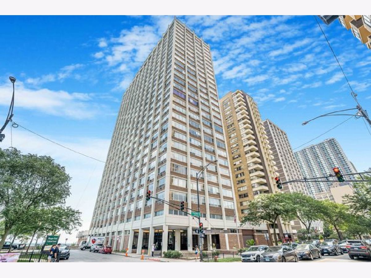 Condominiums For Rent Granville Beach Chicago Illinois, 6171 Sheridan