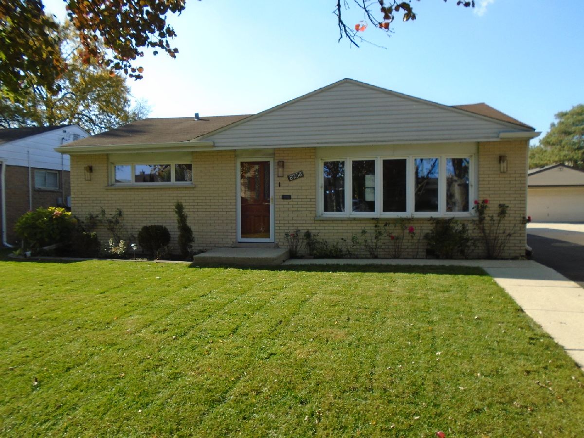  For Sale Niles Illinois, 8258 Octavia Avenue