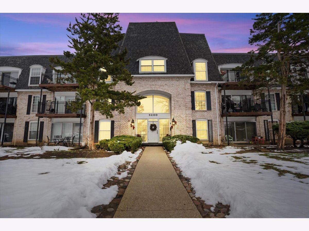  For Sale Rolling Meadows Illinois, 5200 Carriageway Drive