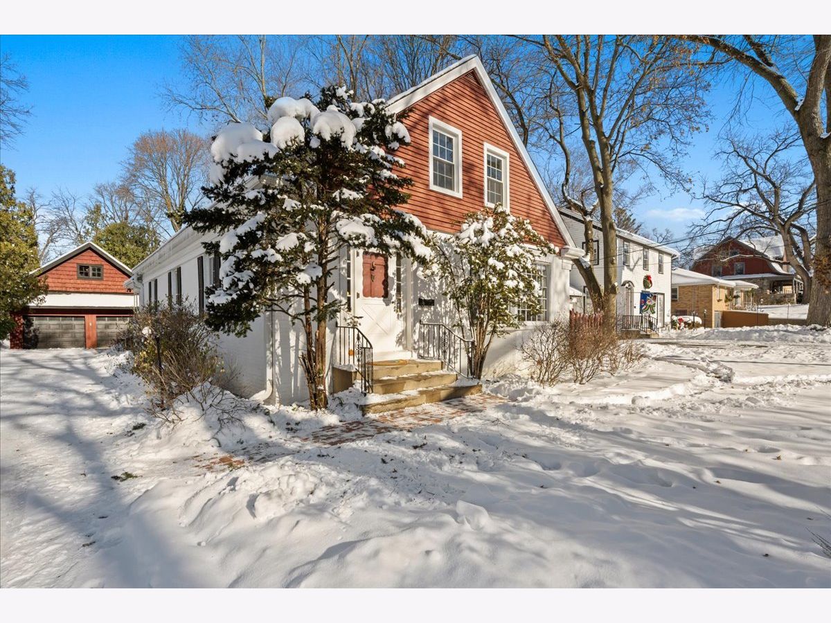  For Sale Crystal Lake Illinois, 124 Crystal Lake Avenue