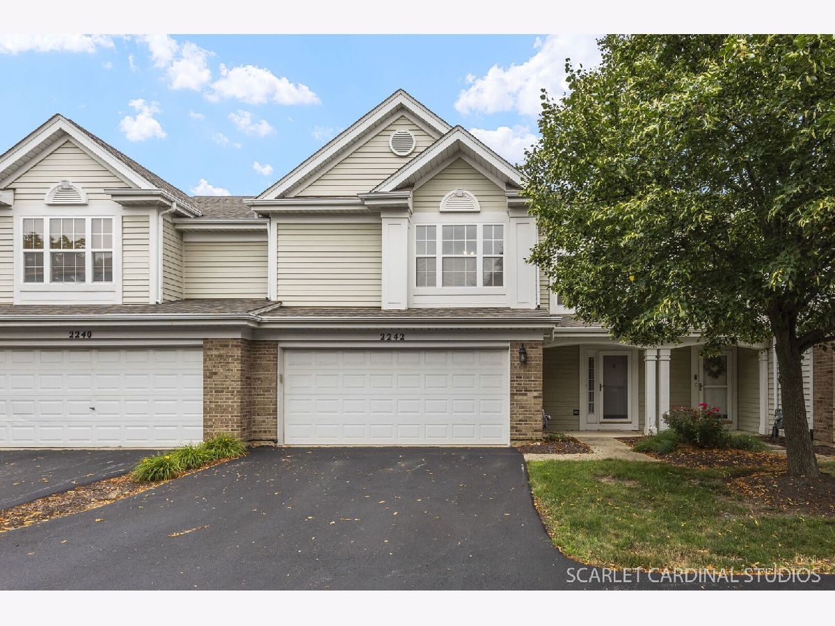 Townhomes & Condos & Homes For Sale Cambridge Countryside Aurora Illinois, 2242 Foxmoor Lane