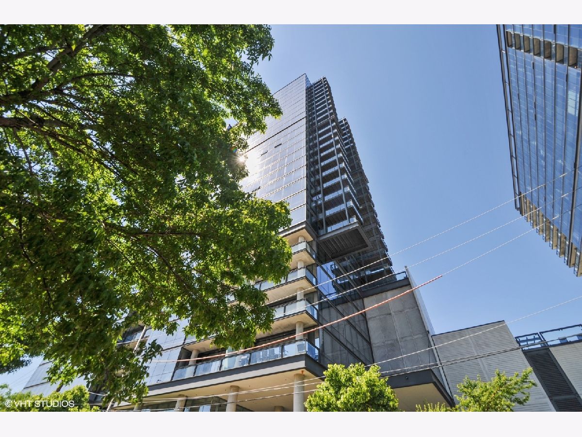  Sold Chicago Illinois, 860 Blackhawk