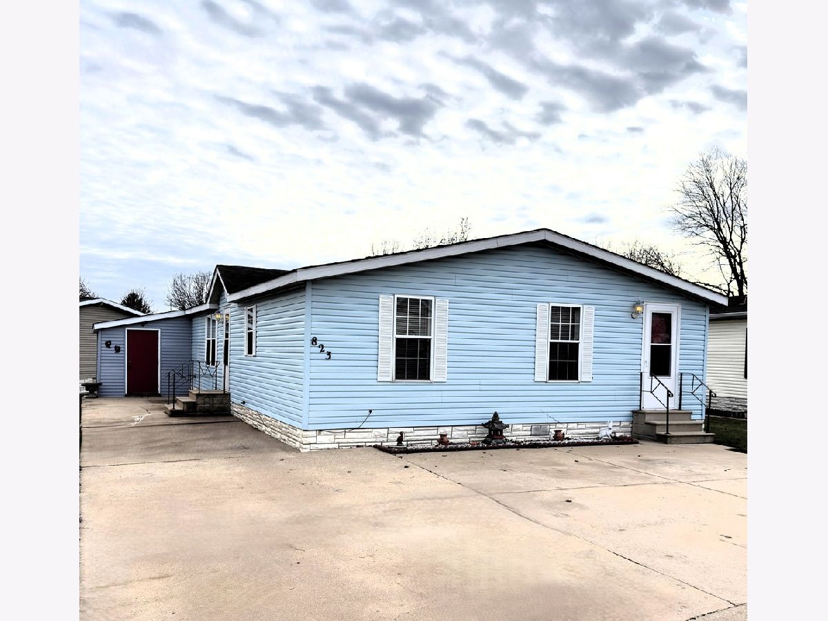  For Sale Belvidere Illinois, 823 Fox Lane