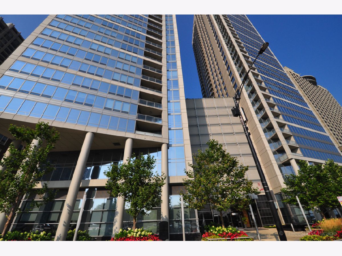  For Sale Chicago Illinois, 600 Lake Shore Drive