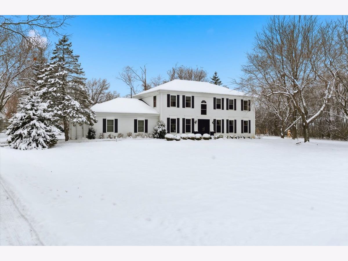  For Sale Lake Barrington Illinois, 12 Crestview Lane