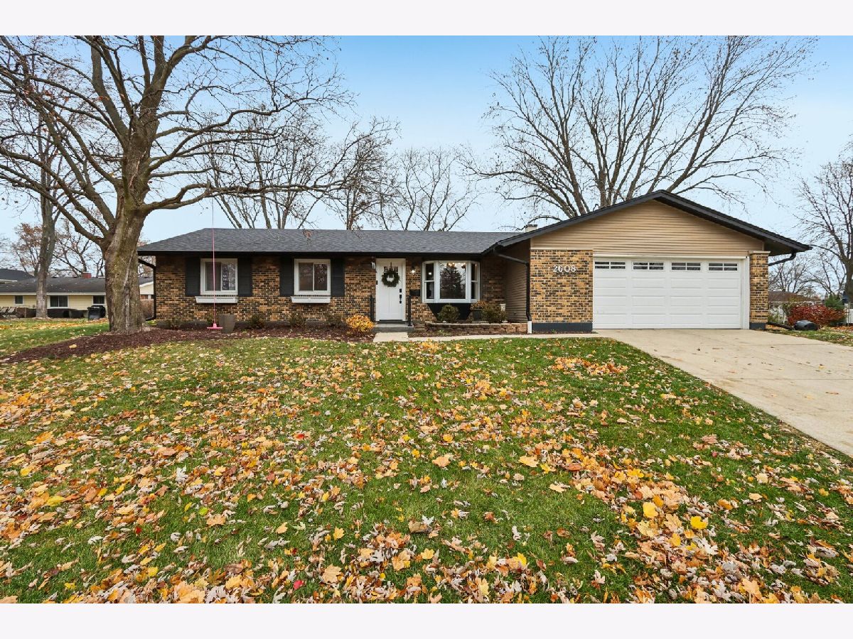 Homes & Condos & Townhomes For Sale Winston Hills Woodridge Illinois, 2608 York Court