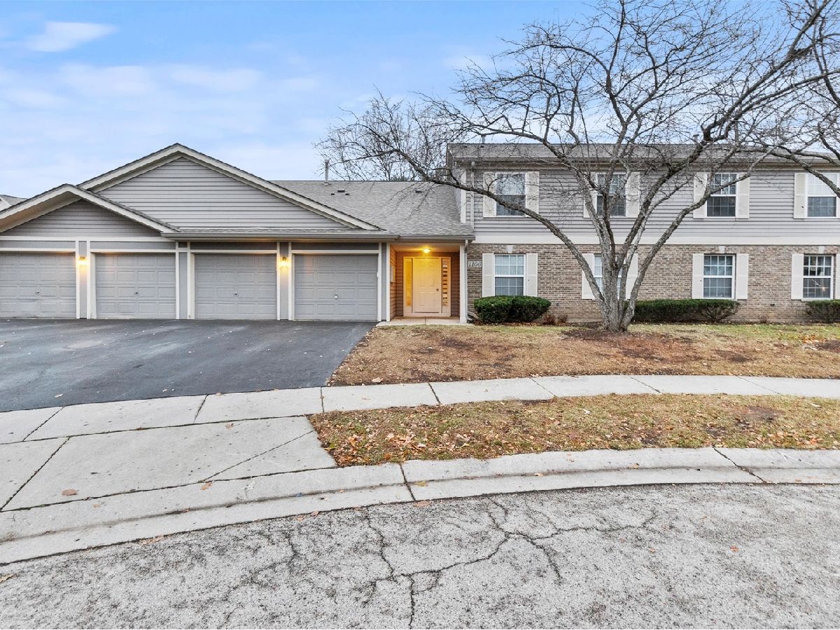  For Sale Elgin Illinois, 1106 Stratford Court