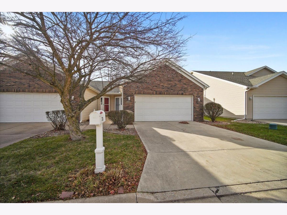  For Sale Bloomington Illinois, 2716 Westbrook Drive