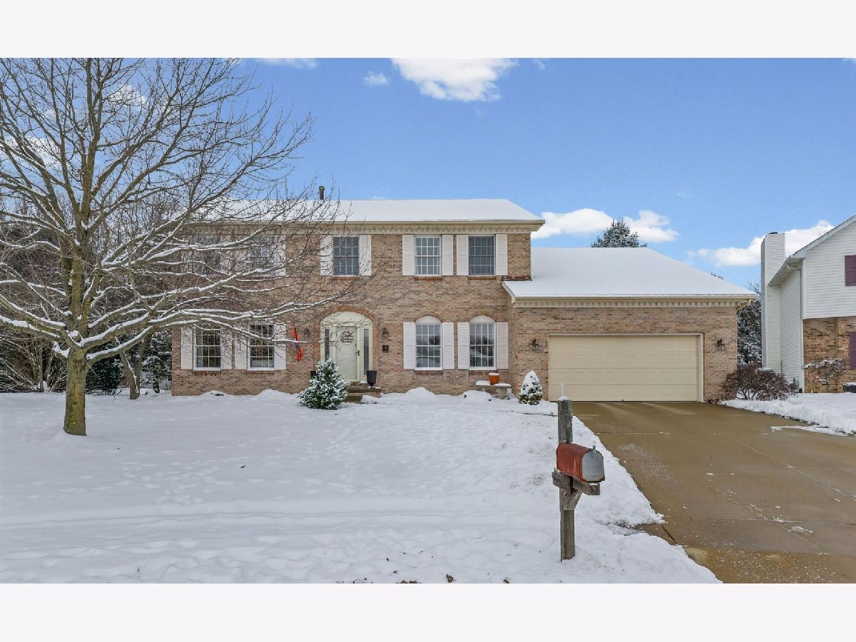  For Sale Bloomington Illinois, 3 Earls Court