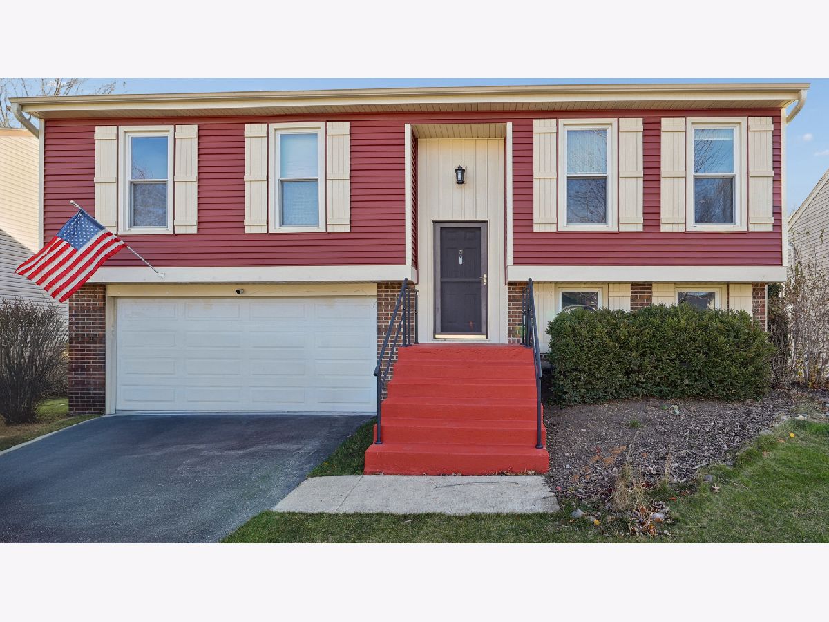  For Sale Roselle Illinois, 595 Stafford Drive