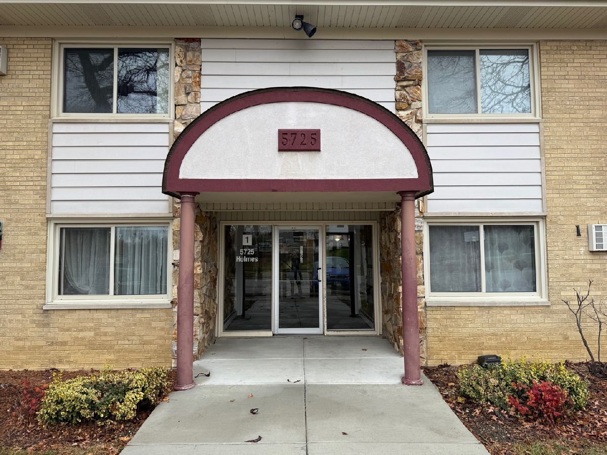  For Rent Clarendon Hills Illinois, 5725 Holmes