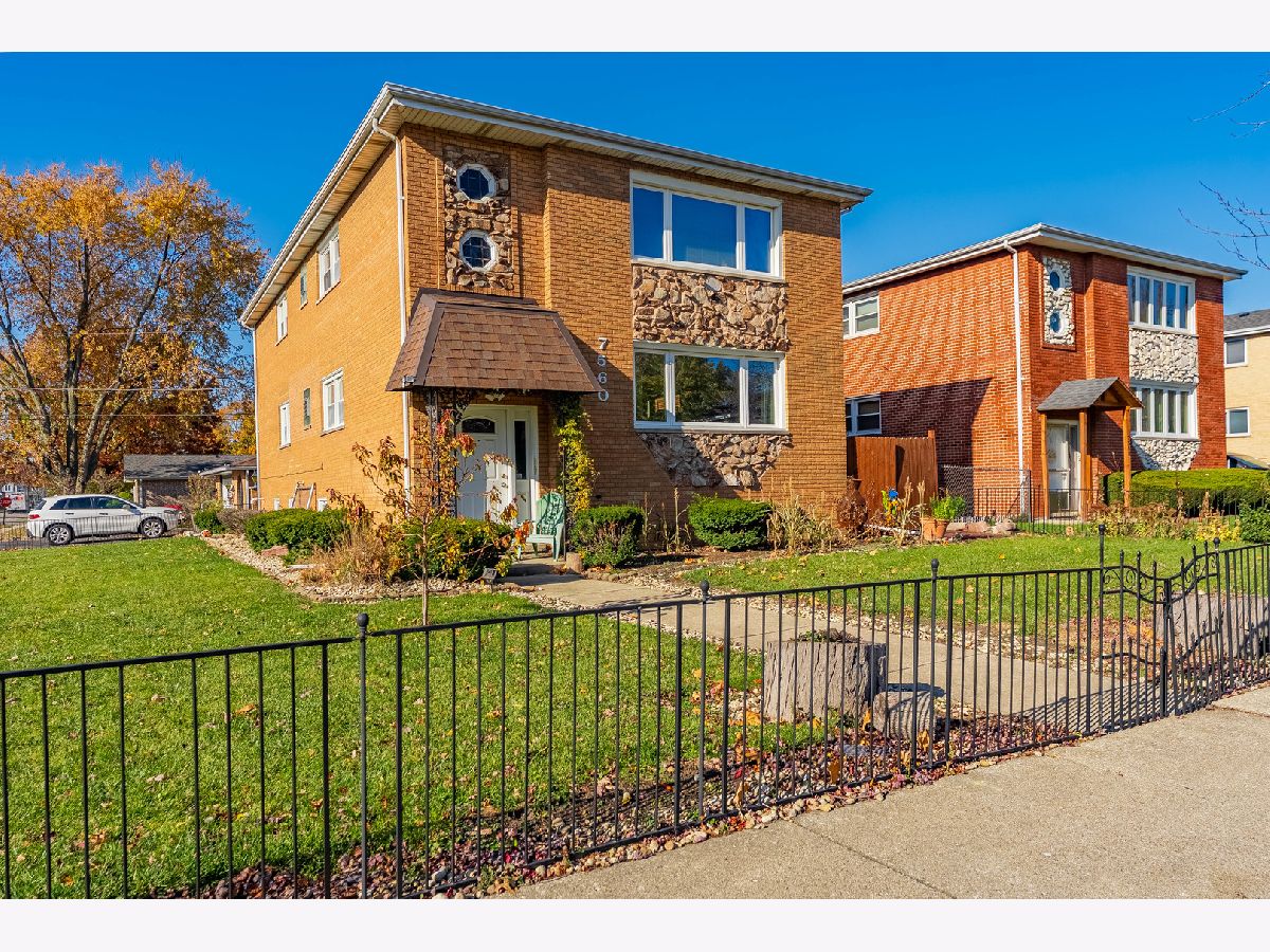  For Rent Justice Illinois, 7560 Banks