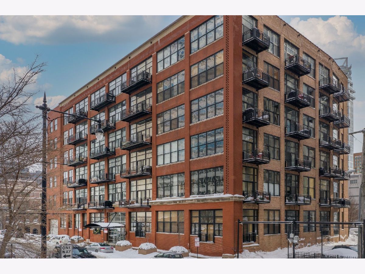 Condominiums For Sale River North Commons Chicago Illinois