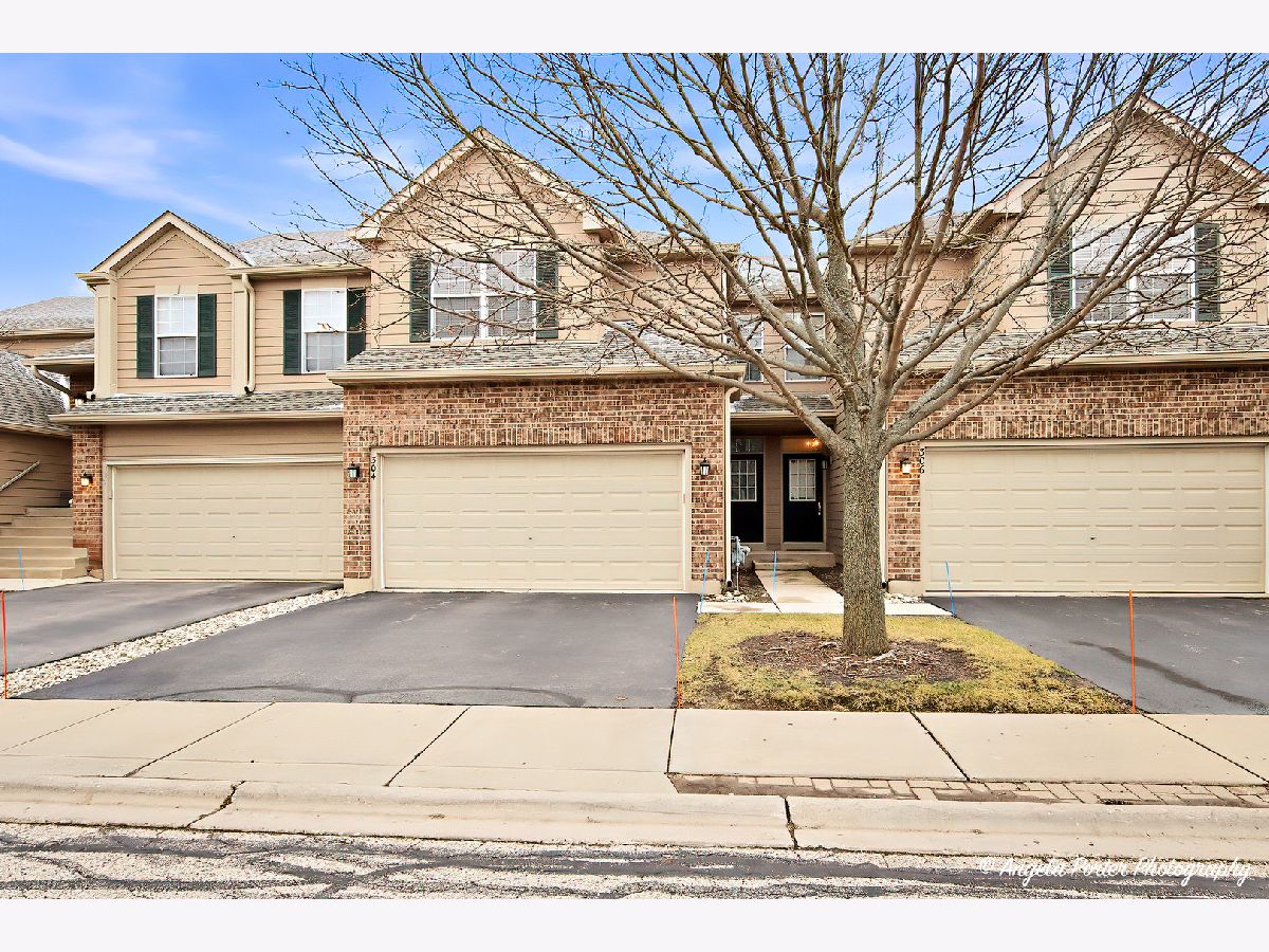 Townhomes & Condos & Homes For Sale Abbey Ridge Mchenry Illinois, 304 Whitaker Trail