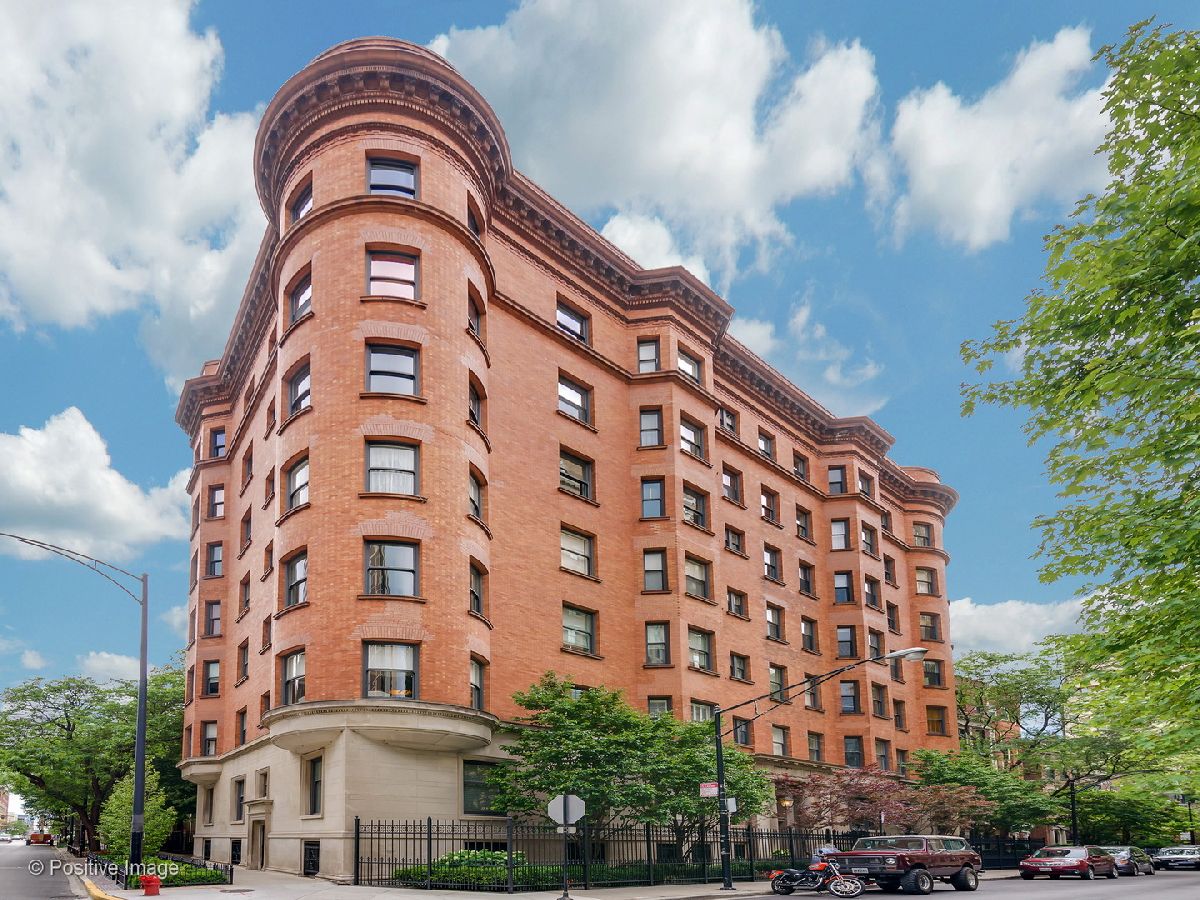  For Sale Chicago Illinois, 1210 Astor Street