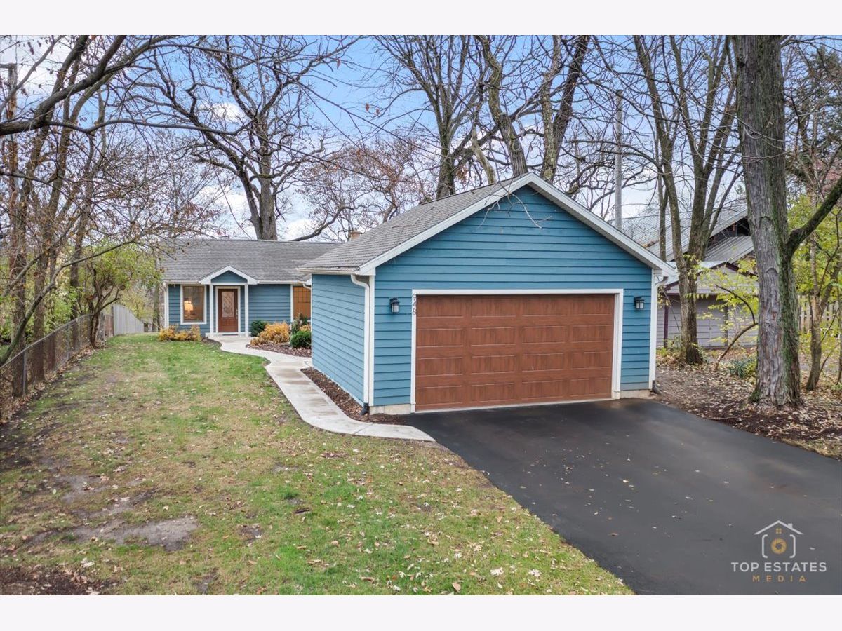 For Sale Batavia Illinois, 948 Woodland Avenue
