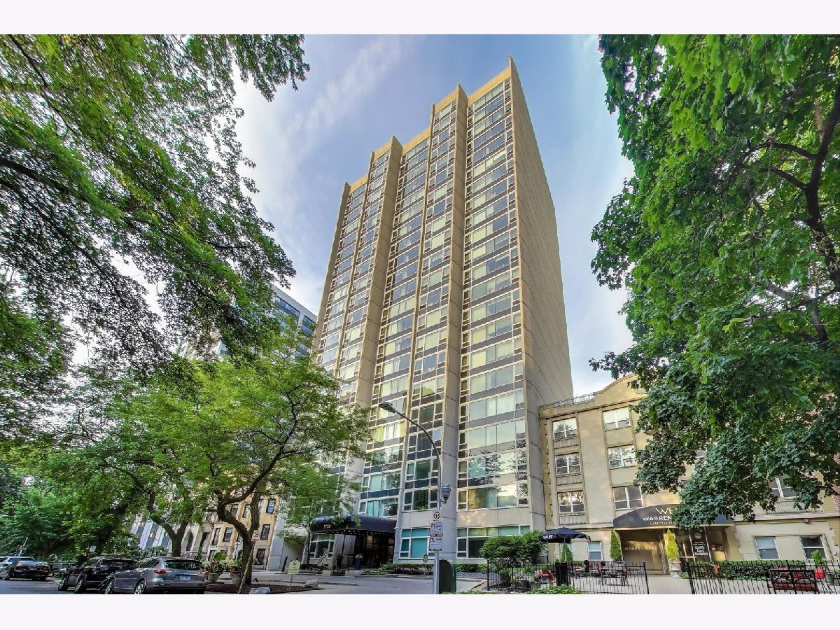  For Sale Chicago Illinois, 2728 Hampden Court