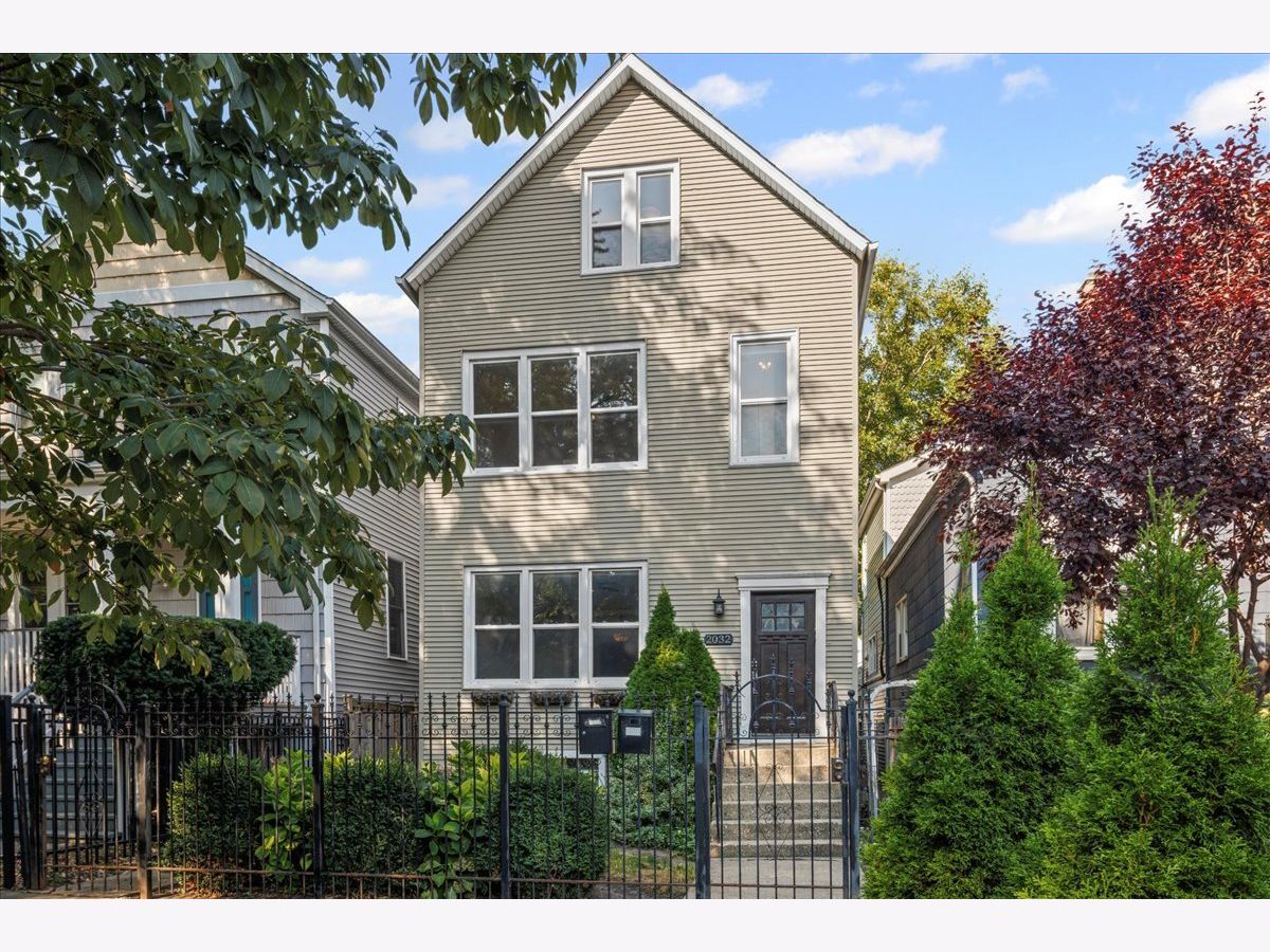  Rented Chicago Illinois, 2032 Whipple