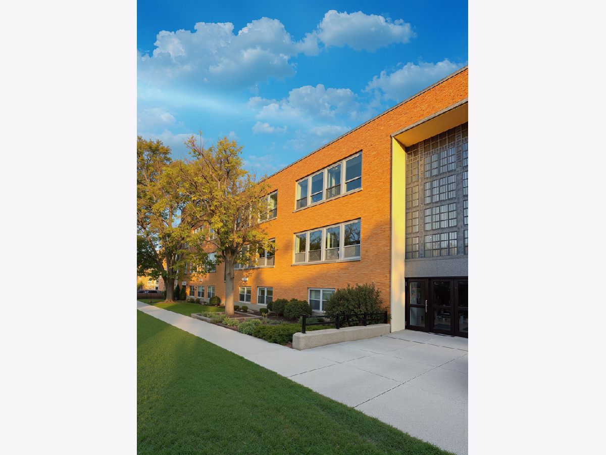  For Rent Brookfield Illinois, 8900 Windemere