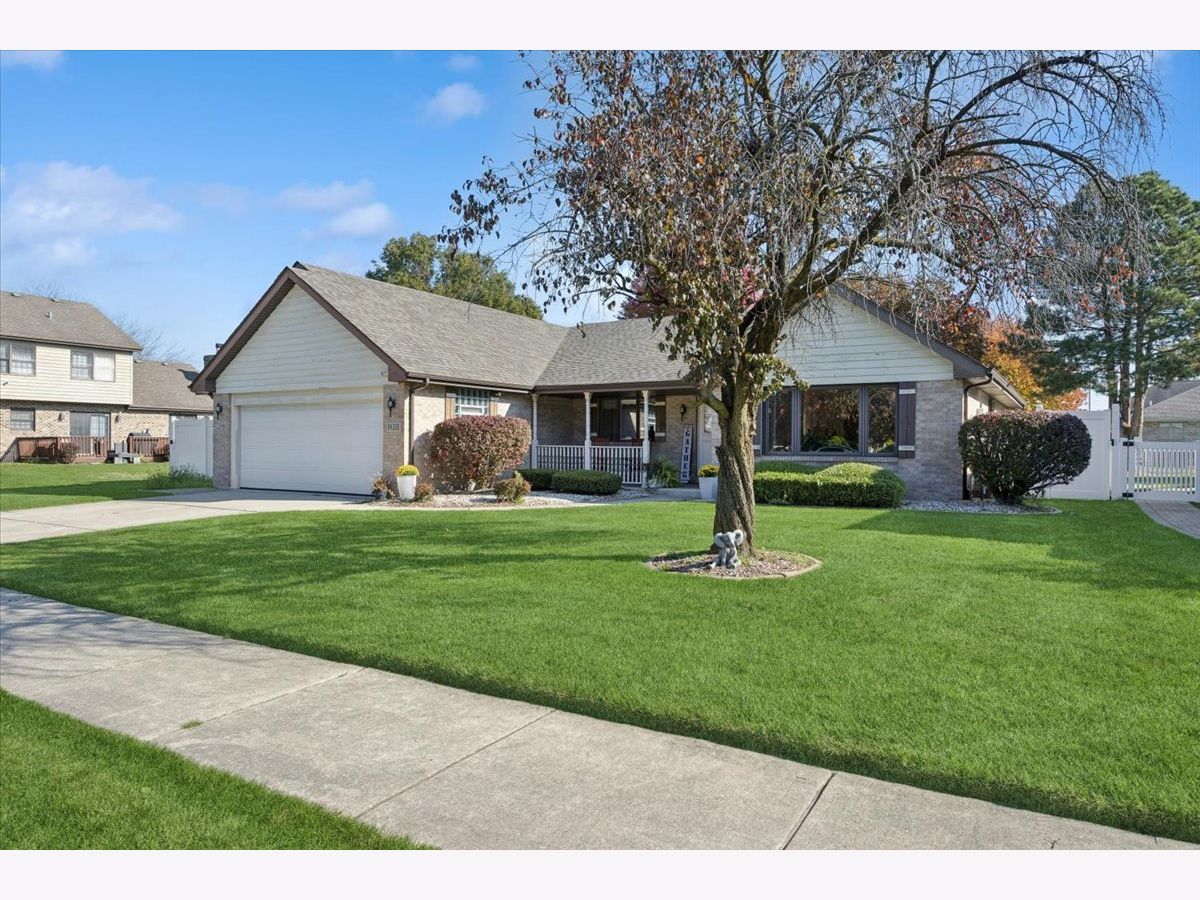 Homes For Sale Country Acres Lansing Illinois, 18311 Holland Road