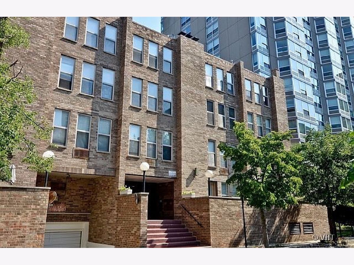  Rented Chicago Illinois, 744 Gordon